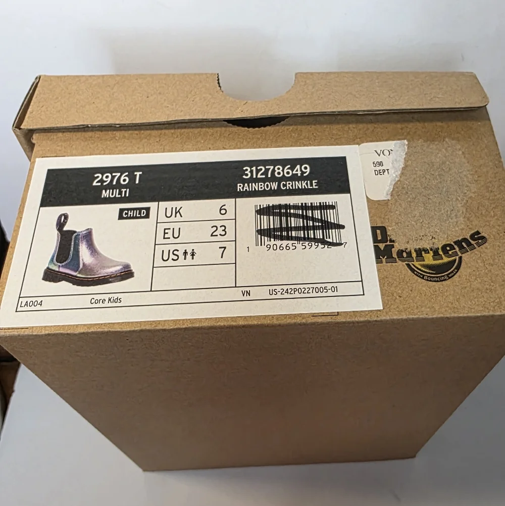 Dr Martens Boots Girls Rainbow Crinkle Unicorn Foiled Leather Kids Shoes Size 7 - Picture 6 of 7